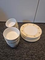 Kerst Servies - 8 Delig, Huis en Inrichting, Keuken | Servies, Keramiek, Ophalen of Verzenden, Zo goed als nieuw, Overige stijlen