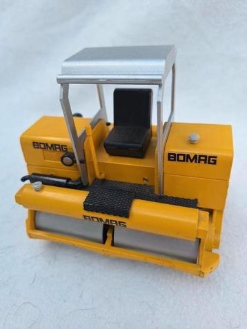 BOMAG wals miniatuur model van Conrad in 1/24 beschikbaar voor biedingen
