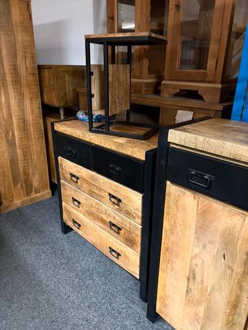 Mangohouten ladekast €325,- direct leverbaar op=op beschikbaar voor biedingen