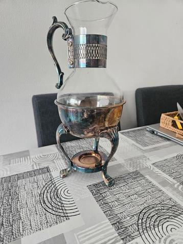 Antieke glazen koffie kan met verzilverd onderstel beschikbaar voor biedingen