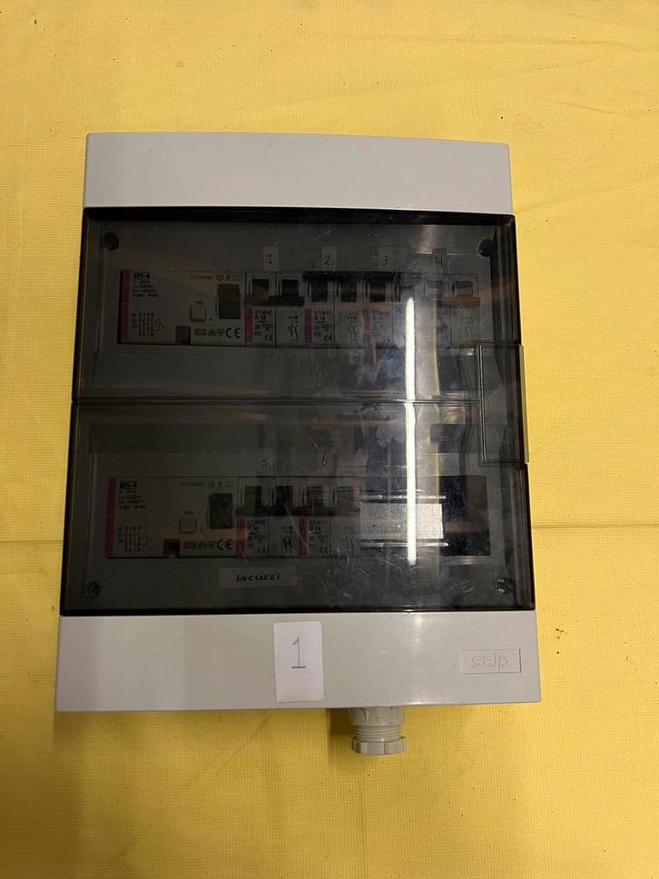 Groepenkast Saip EFI 4 met 6 Etimat B16 zekeringen uitbr 8, Doe-het-zelf en Verbouw, Elektra en Kabels, Gebruikt, Overige typen