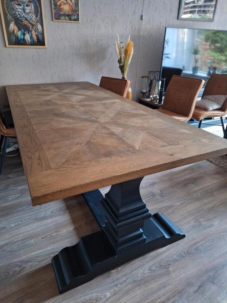 Robuuste eiken eettafel 220x110 cm – stoer zwart onderstel, Huis en Inrichting, Tafels | Eettafels, Zo goed als nieuw, 100 tot 150 cm