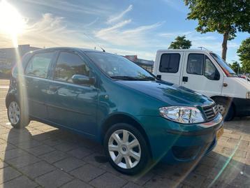 Fiat Punto 1.2 5DR 2005 Groen beschikbaar voor biedingen