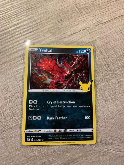 Yveltal (Holo) 019/025 Celebrations - Pokémon Kaart, Hobby en Vrije tijd, Verzamelkaartspellen | Pokémon, Nieuw, Losse kaart, Foil