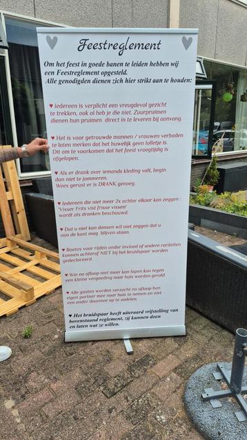 Bruiloft banner met feestregelementen beschikbaar voor biedingen