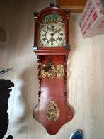 ANTIEKE FRIESE STAARTKLOK MET SCHILDEN EN WEKKER +-1880, Antiek en Kunst, Ophalen of Verzenden