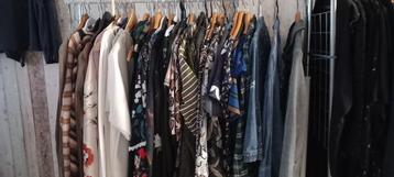 2de kans kleding  beschikbaar voor biedingen
