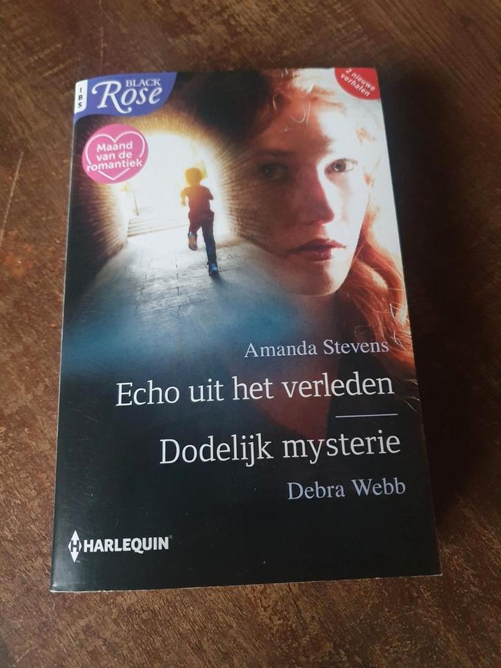 Echo uit het verleden / Dodelijk mysterie - Amanda Stevens, Boeken, Thrillers, Zo goed als nieuw, Nederland, Ophalen of Verzenden
