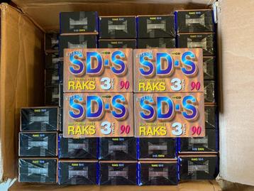 Raks chrome nieuwe, gesealde cassettebandjes te koop!  beschikbaar voor biedingen