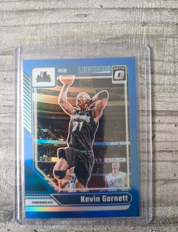 2024-25 Optic Kevin Garnett /49 - Twolves, Hobby en Vrije tijd, Stickers en Plaatjes, Nieuw, Plaatje, Ophalen of Verzenden