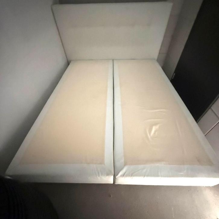 Boxspring met hoofdbord, Huis en Inrichting, Slaapkamer | Boxsprings, Gebruikt, 160 cm, 200 cm, Tweepersoons, Wit, Ophalen