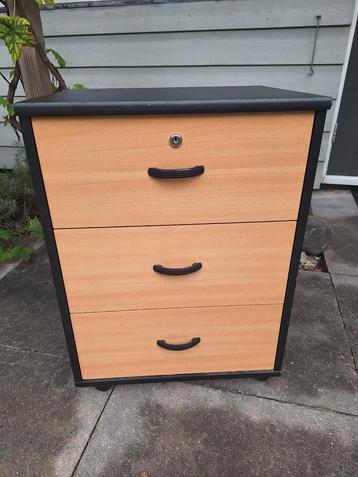 Ladekastje op wielen voor onder bureau met 3 laden beschikbaar voor biedingen