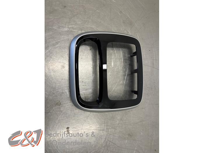 Dashboard deel van een Opel Vivaro, Gebruikt, -, -, Opel