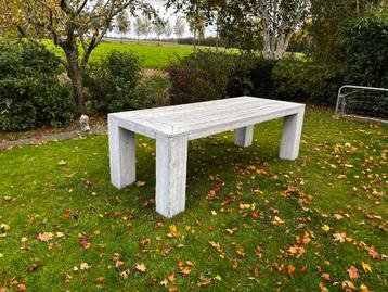 Steigerhout tafel beschikbaar voor biedingen