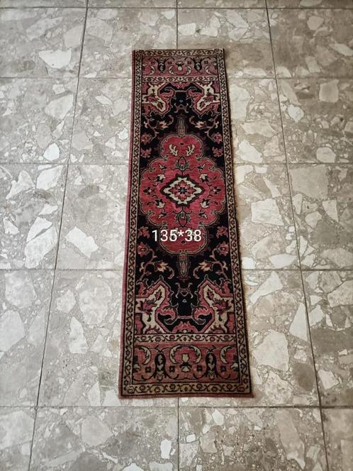 Oosters Vintage Tapijt 135x38 – Smalle Loper, Sfeervol & Kla, Huis en Inrichting, Stoffering | Tapijten en Kleden, Gebruikt, Minder dan 50 cm