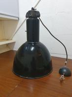 Originele oude fabriekslamp met zwart en wit emaille, Huis en Inrichting, Lampen | Hanglampen, Minder dan 50 cm, Gebruikt, Ophalen