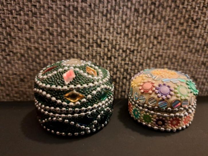 Twee decoratieve Indiase doosjes, Huis en Inrichting, Woonaccessoires | Kisten, Gebruikt, Minder dan 50 cm, Minder dan 50 cm, Minder dan 50 cm