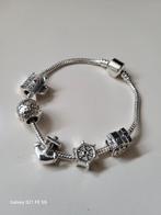 Zilver kleurig Armbandje met 5 bedeltjes, Ophalen of Verzenden, Zo goed als nieuw, Zilver, Zilver