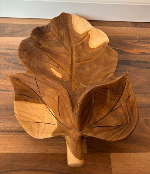 Suar-houten schaal in bladvorm - met vakjes +/- 40cm lang, Antiek en Kunst, Kunst | Beelden en Houtsnijwerken, Ophalen of Verzenden