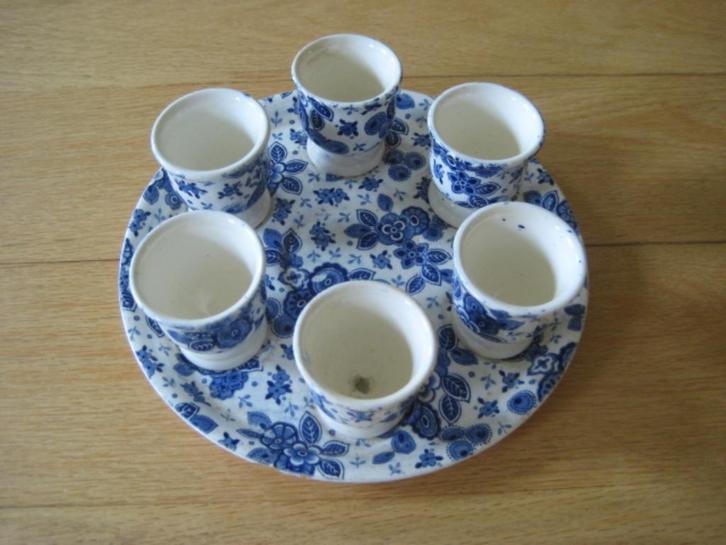 Beatrix eierdopschaal 6 eierdopjes Sociétie Ceramique Maastr, Antiek en Kunst, Antiek | Servies los, Ophalen of Verzenden