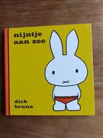Nijntje aan zee    Dick Bruna, Gelezen, 3 tot 4 jaar, Ophalen of Verzenden, Dick Bruna