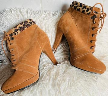 Bruin suede Enkel-Laarzen beschikbaar voor biedingen