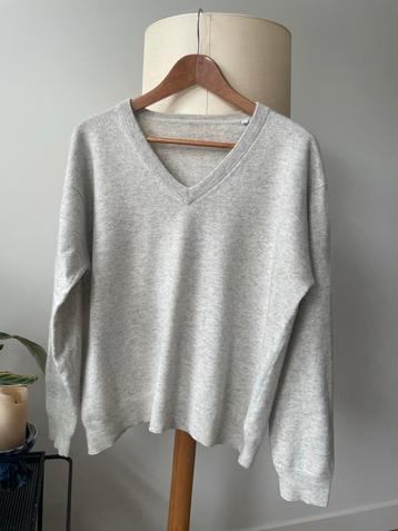 Cashmere Trui Lichtgrijs Gemêleerd V-hals Maat L beschikbaar voor biedingen