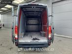 Iveco Daily 35S18 3.0L Automaat L2H2 3,5t Trekhaak 180PK ACC, Auto's, Bestelauto's, Automaat, Stof, Gebruikt, Euro 6
