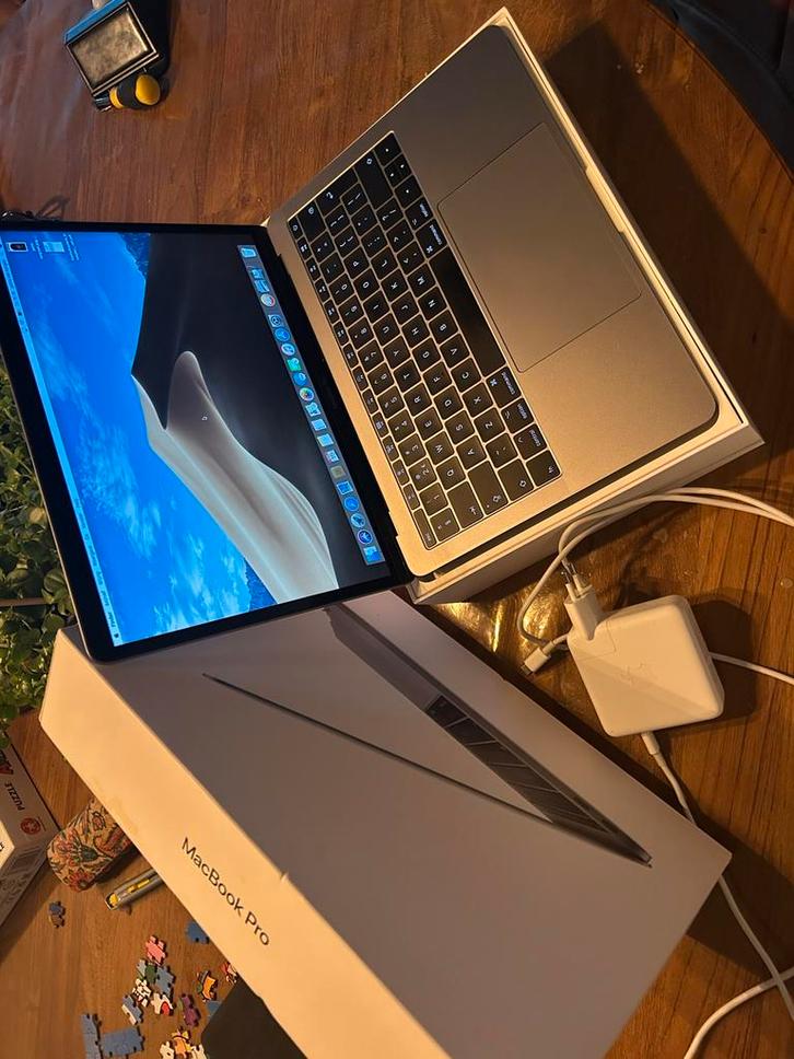 Apple MacBook Pro, Computers en Software, Windows Laptops, Zo goed als nieuw, 13 inch, SSD, 2 tot 3 Ghz, 8 GB, Ophalen of Verzenden