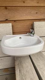 Wastafel/Fontein wit inclusief kraan, Huis en Inrichting, Badkamer | Badkamermeubels, Minder dan 50 cm, Ophalen of Verzenden, Zo goed als nieuw
