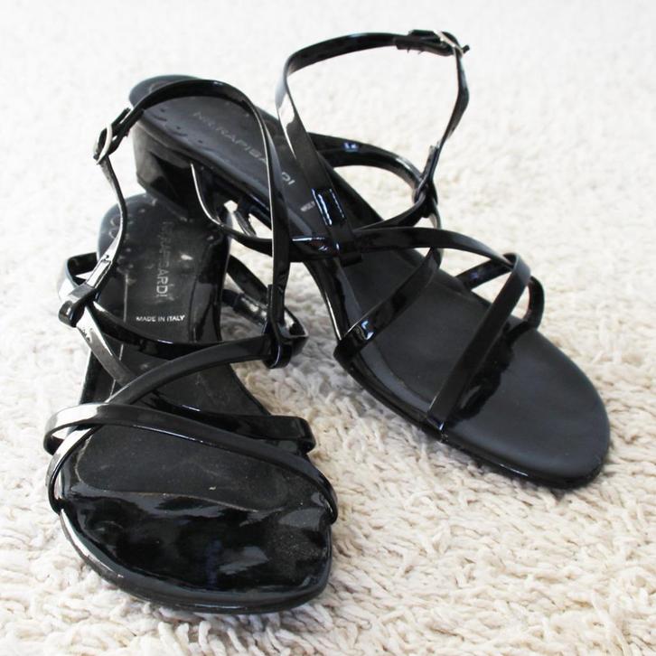 Prachtige NR|Rapisardi Sandalen 2 (Maat 38) - s8 € 25,-, Kleding | Dames, Schoenen, Zo goed als nieuw, Sandalen of Muiltjes, Zwart
