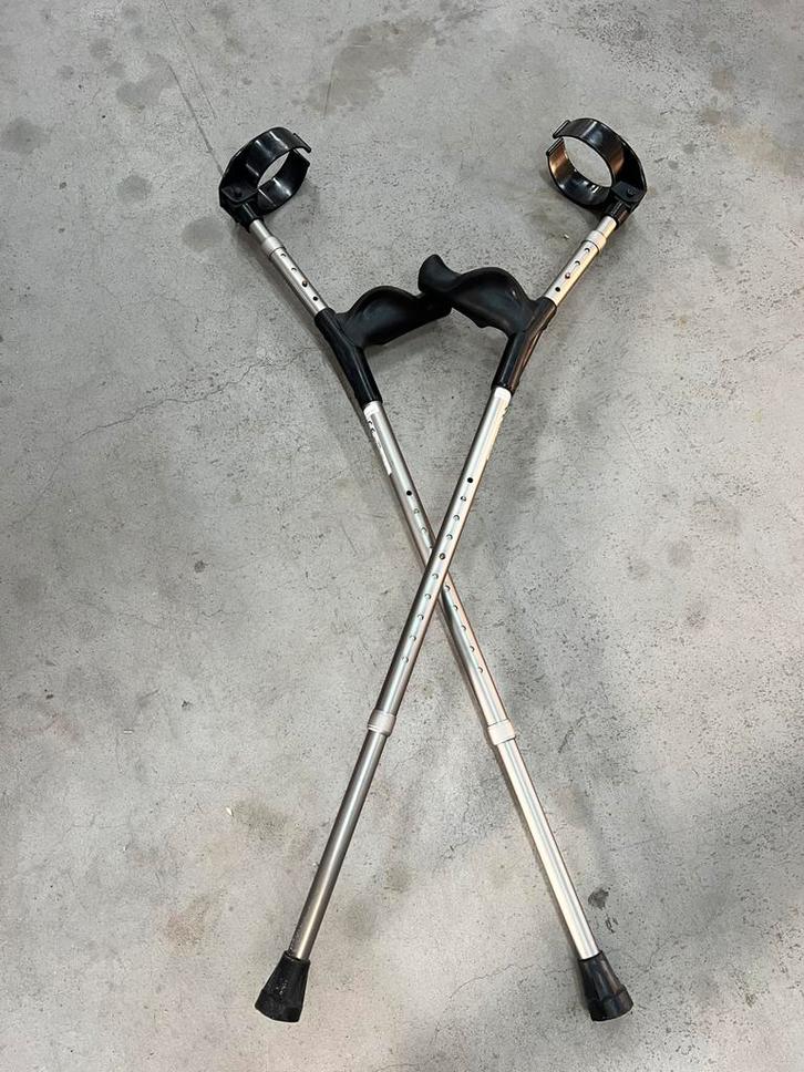 Set onderarmskrukken – Care Quadro 024, verstelbaar & licht, Diversen, Loopkrukken, Zo goed als nieuw, Ophalen of Verzenden