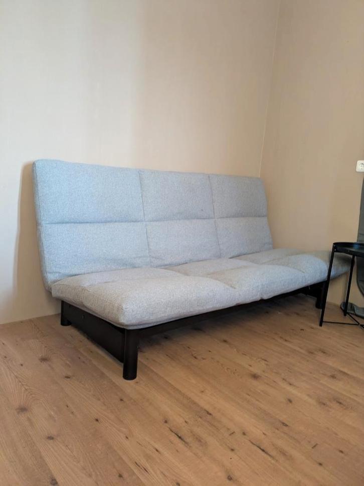 Licht grijze bedbank, Huis en Inrichting, Slaapkamer | Slaapbanken, Zo goed als nieuw, Tweepersoons, Zwart, Ophalen