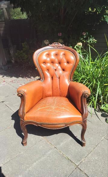 Prachtige antieke fauteuil beschikbaar voor biedingen
