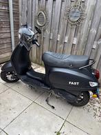 Riva fast snorscooter 50cc 4 takt, Fietsen en Brommers, Snorfietsen en Snorscooters, Zo goed als nieuw, Benzine, Ophalen, Overige merken