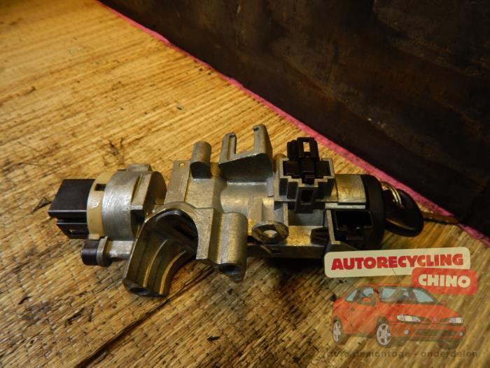 Kontaktslot + Sleutel van een Mazda 323F, Auto-onderdelen, Overige Auto-onderdelen, Mazda, Gebruikt, 3 maanden garantie, Ophalen