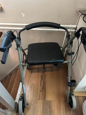 Rollator lichtgewicht bijna nieuw met mand inklapbaar  beschikbaar voor biedingen