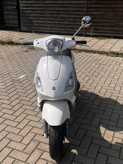 Piaggio Fly 4T met Hoes, Fietsen en Brommers, Scooters | Piaggio, Gebruikt, Fly, Maximaal 45 km/u, Benzine, Ophalen