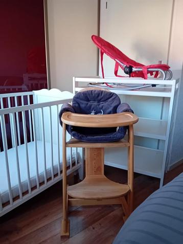 Set te koop! Ledikant, wipstoel, commode en kinderstoel beschikbaar voor biedingen