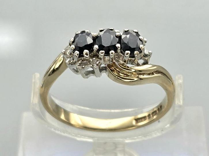 Gouden vintage ring met Saffier en Diamant. 2025/618, Sieraden, Tassen en Uiterlijk, Ringen, Zo goed als nieuw, Dame, Kleiner dan 17