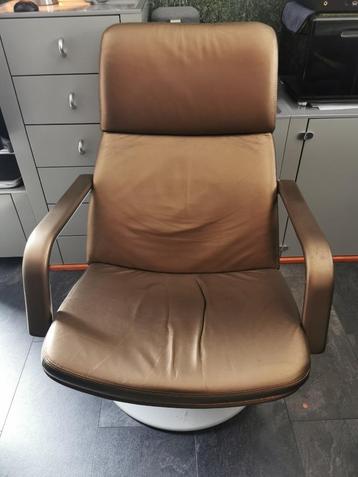 ARTIFORT Fauteuil evt met hocker beschikbaar voor biedingen