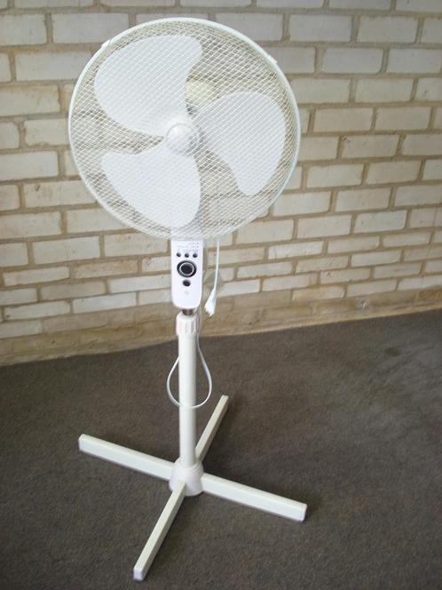 staande ventilator  / werkt Perfect, Witgoed en Apparatuur, Ventilatoren, Zo goed als nieuw, Statiefventilator, Ophalen