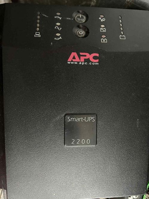 APC Smart UPS 2200, Computers en Software, Noodvoedingen (UPS), Gebruikt, Ophalen of Verzenden