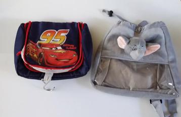 Toilettas cars en kleine rugtasje beschikbaar voor biedingen
