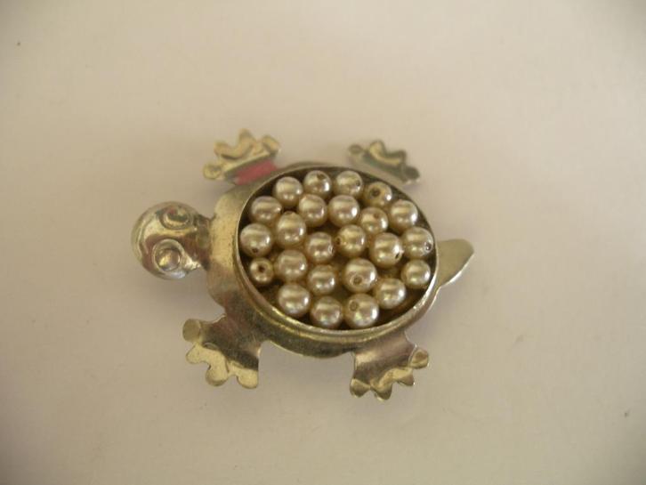 Een mooie Oude Alpaca Schildpad Broche met Pareltjes, Sieraden, Tassen en Uiterlijk, Antieke sieraden, Broche, Zilver, Verzenden