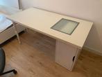 Ikea bureau met glasplaat, Huis en Inrichting, Bureaus, Gebruikt, Ophalen