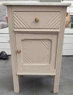 Te koop nachtkastje met marmeren blad., Huis en Inrichting, Slaapkamer | Nachtkastjes, Ophalen, Zo goed als nieuw, Minder dan 45 cm