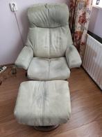 Relaxstoel met hocker, groene suède bekleding, Ophalen, Gebruikt