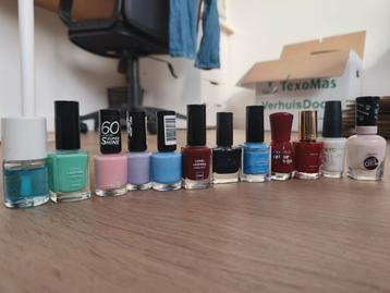 Verschillende merken nagellak beschikbaar voor biedingen