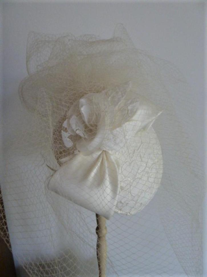 Bruidshoedje, Antiek en Kunst, Antiek | Kleding en Accessoires, Dames, Ophalen of Verzenden